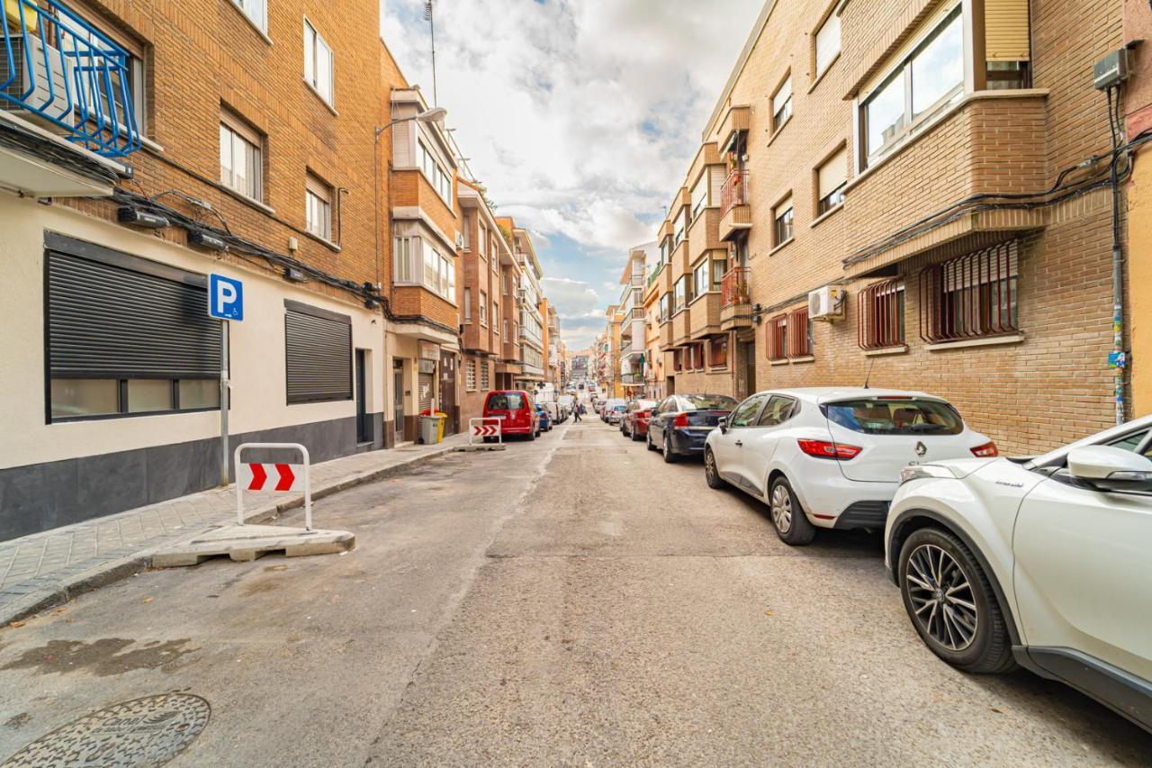 Edsam Madrid Apartments Black Exterior photo