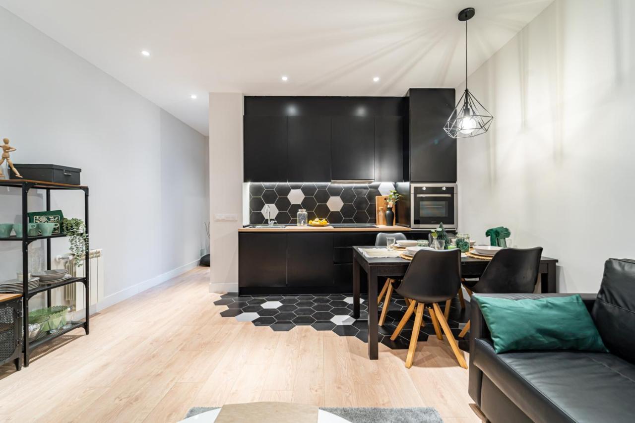 Edsam Madrid Apartments Black Exterior photo